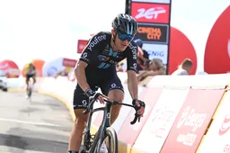 Arndt en Donovan (DSM) keren huiswaarts door corona, ook Stewart uit de Vuelta