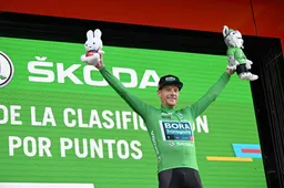 Weggehoond door Lefevere en overvleugeld door lead-out Van Poppel, maar zo wil Sam Bennett terugslaan