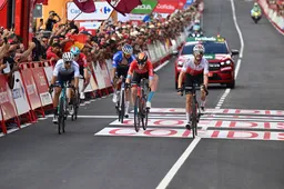 Battistella loopt ritzege nipt mis: 'Reed een goede sprint, maar Herrada was sneller'