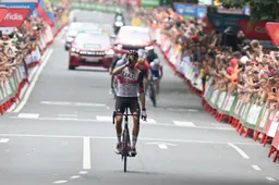 Soler laat Spaans publiek juichen met ritzege in Vuelta, Roglic geeft rode trui weg aan Molard