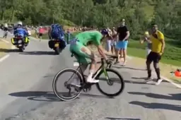 🎥 Wout geparkeerd! Hoe Van Aert even volledig naar de vaantjes was na inspanning voor Vingegaard