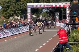 Team DSM heerst in Nederland: Wiebes gunt ploeggenote Kool de zege in Simac Ladies Tour