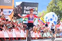 Evenepoel zet met ritwinst de puntjes op de i in de Vuelta, Gesink strandt in het zicht van de meet