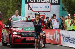 Carapaz verpest plannetje Kelderman en wint in Vuelta, Evenepoel verdedigt met speels gemak