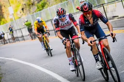 Van Aert bijt tanden stuk op Pogacar in Montreal: 'Heb mijzelf op de klim de das omgedaan'