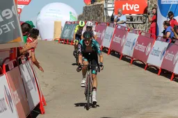 Kelderman zakt ondanks tiende plek in klassement: 'Maar ik blijf vechten'