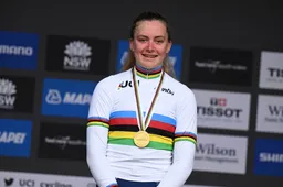 Stuntend en stuiterend fopt jonge Zoe Bäckstedt vrijwel de hele wereldtop in openingstijdrit Ladies Tour