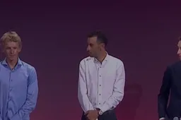 Blauwe trui Bouwman en roze trui Hindley hopen aan de start te staan van de Giro d'Italia in 2023