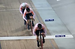 Nederlandse mannen moeten in teamsprint nipt de duimen leggen voor Australië