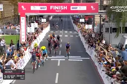 Viviani wint slotrit CRO Race, Mohoric wordt tweede en snoept eindzege af van Vingegaard