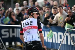 Pogacar houdt flink huis in zijn eerste koers van het jaar: 'Gisteren al besloten waar ik zou aanvallen'