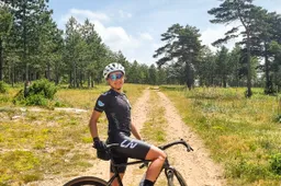 Interview | Gravelspecialiste Neefjes mag zich spiegelen aan Jakobsen: ‘Sta er bij stil hoe dankbaar ik ben’