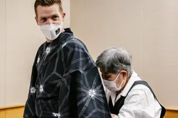 Tourrenners in Singapore: Kruijswijk in Japanse kledij, Geschke naar Guns N' Roses