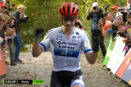 Van der Haar wint Koppenbergcross na battle tegen Pauwels Sauzen-Bingoal en valpartij in slotronde