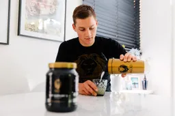 Mathieu van der Poel gaat samenwerking aan met voetbalclub Royal Antwerp van Van Bommel en Overmars