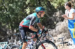 Danny van Poppel klopt Milan Menten na millimetersprint in Rund um Köln, Jasper De Buyst derde