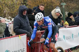 Van der Poel verkent parcours in Val di Sole: 'Hoop wel dat de omloop er nog beter op wordt'