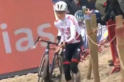 Van Empel stuurt haar fiets het beste door het zand en houdt Pieterse af in Antwerpen