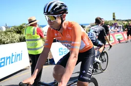 Dolgelukkige Vine schrijft Tour Down Under op zijn naam: 'Maar het zullen maar twee drankjes worden'