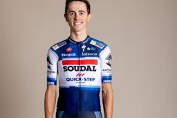 Gediskwalificeerde Knox: 'Renners die na medische assistentie even de auto's gebruiken niet straffen'