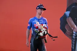 Weer champagne voor Alpecin-Deceuninck: Groves wint massasprint Ronde van Catalonië, Schelling vierde