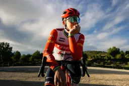 Pedersen wint slottijdrit in Bessèges, maar ziet ploeggenoot Skjelmose eindzege verliezen aan Powless