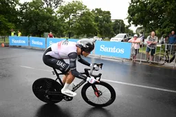 Interview | Sjoerd Bax geniet volop bij UAE: 'Pogacar moet ook niet hebben dat ik als fan om hem heen hang'