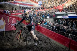 Van Aert springt in de bres voor Adrie van der Poel en verwacht snel aanvallen van Mathieu op WK