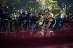 Kersvers trainer Heijboer verklaart keuzes Van Aert onder de noemer 'het grotere plaatje'