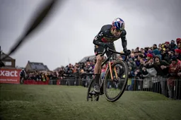 Van Aert rijdt in Herentals voor het eerst op fiets met SRAM: 'Kan gebeuren dat ik verkeerd schakel'