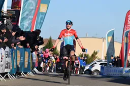 De Lie geeft met zege in GP du Morbihan extra sausje aan mooie Belgische wielerdag