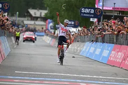 Als Ciccone wint, kun je een gratis zonnebril scoren: 'Ik hoop dat ik er dit jaar nog meer weggooi'