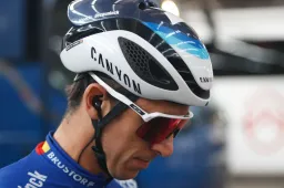 Alpecin-Deceuninck-feestje in Antwerp Port Epic: De Bondt wint, Kielich en Hermans tweede en derde