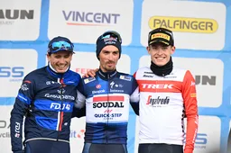 Alaphilippe voelt last van schouders vallen na winst in Ardèche: 'Seizoen is vandaag echt begonnen'