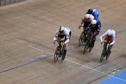 Lavreysen toont nog eens zijn spierballen en wint na Teamsprint en Sprint ook Keirin bij EK