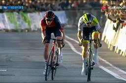 Thymen Arensman komt net te kort voor etappewinst in Valencia: 'Ik was compleet naar de klote'