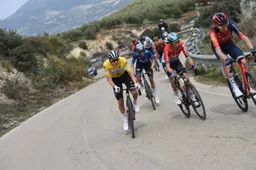 Bruyneel twijfelt over aanpak Pogacar: 'Bij Jumbo-Visma hebben veertien renners nog niet eens gekoerst'