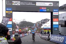 Topfavoriet Thibau Nys deklasseert landgenoten en Del Grosso op WK veldrijden voor beloften