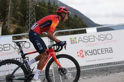 Bernal heeft goed nieuws na rentree in Catalonië: 'Ik heb helemaal geen pijn meer aan de knie'