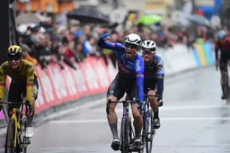 Philipsen overklast Kooij in Jumbo-Visma-land en krikt seizoensaantal op naar 15 (!)