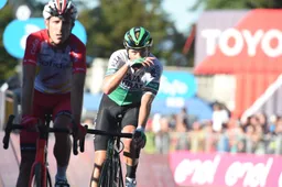 Caja Rural-renner Sergio Martín tijdens tijdrittraining betrokken bij ernstig ongeval