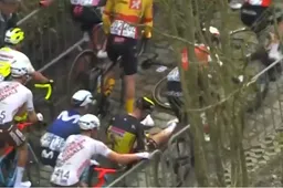 🎥 Belgisch kampioen Merlier valt letterlijk weg op cruciale Berg ten Houte in Dwars door Vlaanderen