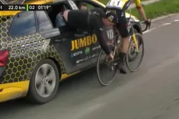 Van Aert verdedigt 'verboden' move met ketting: 'Wilde niet met dit probleem sprinten'