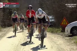Van Vleuten maakte 'grote fout' in Strade Bianche, maar is eerlijk: 'Vollering was de sterkste'