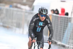 DSM-talent Henri Vandenabeele moet Giro d'Italia missen door corona-infectie