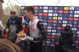 Pogačar 'kan met pensioen' en geniet van frietje stoofvlees na zege: 'Een dag die ik nooit zal vergeten'