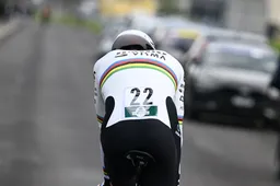 Foss moet na zegeloos jaar afstand doen van regenboogtrui, maar droomt hardop: 'Podium op WK binnen bereik'