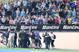 Emotionele moeder Van der Poel keek weg tijdens Parijs-Roubaix: 'Ik was veel te gestrest'