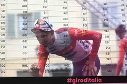 Mollema toont zich als Lombardije-winnaar: 'Een paar mannen waren sterker'