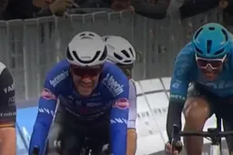 🎥 Cavendish maakt geen vrienden met imitatie sprintende EOLO-Kometa-coureur